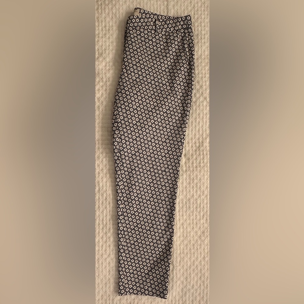 NWOT MICHAEL Michael Kors Black/White Daisy Print Cotton Stretch Pants. Size 10. - Picture 5 of 13